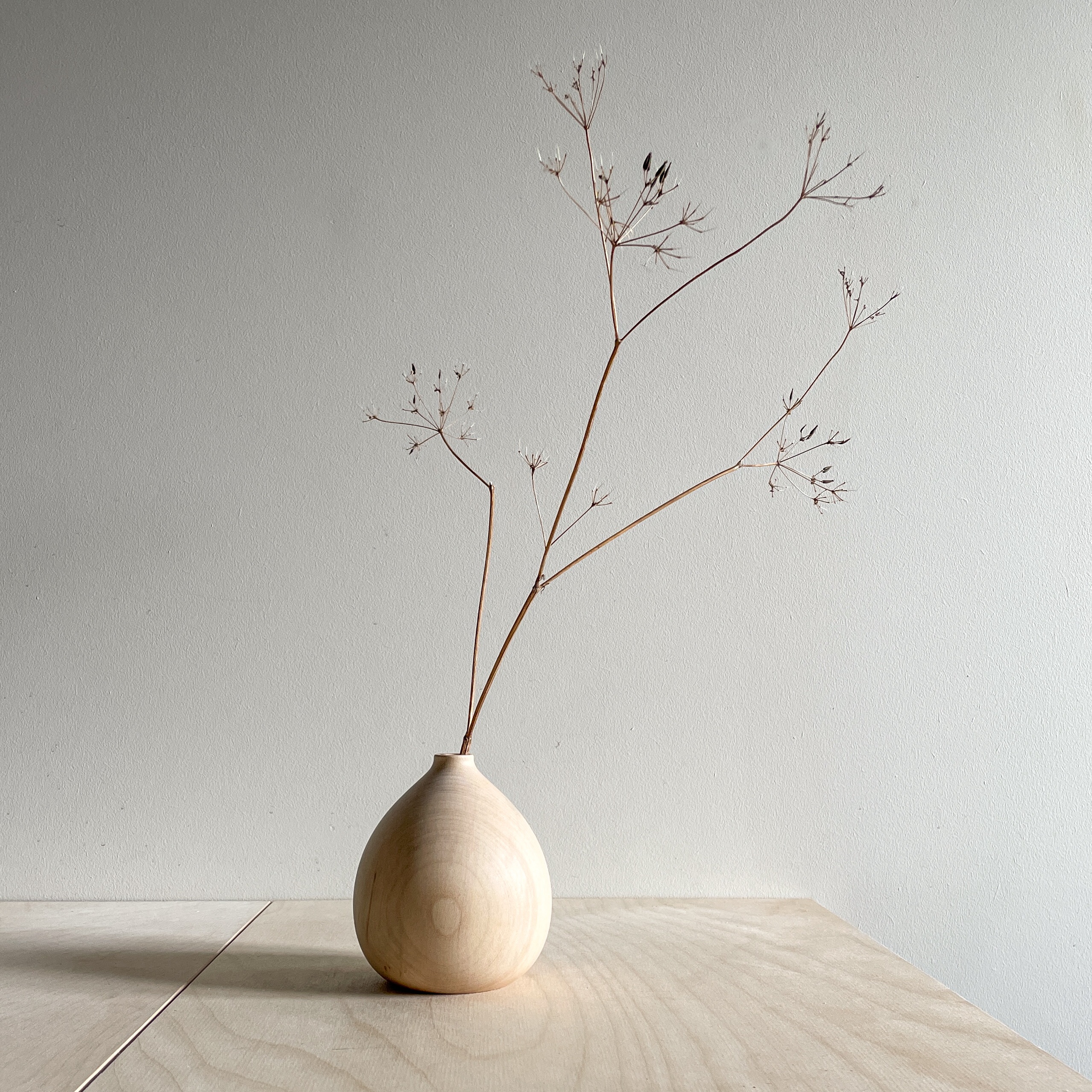 V1 bulb wooden vase